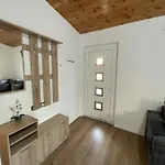 Cozy Wooden House Durrës