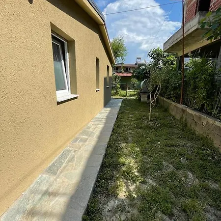 Cozy Wooden House 빌라 Durrës