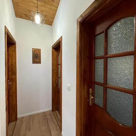 Cozy Wooden House * Durres