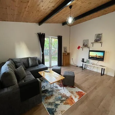 Cozy Wooden House *