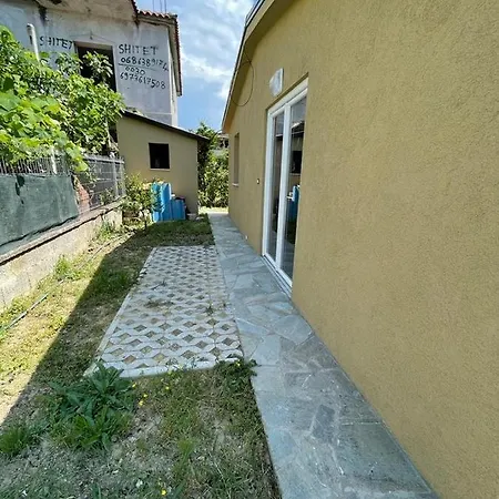 Cozy Wooden House * Durres