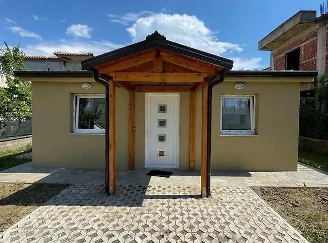 Cozy Wooden House Villa