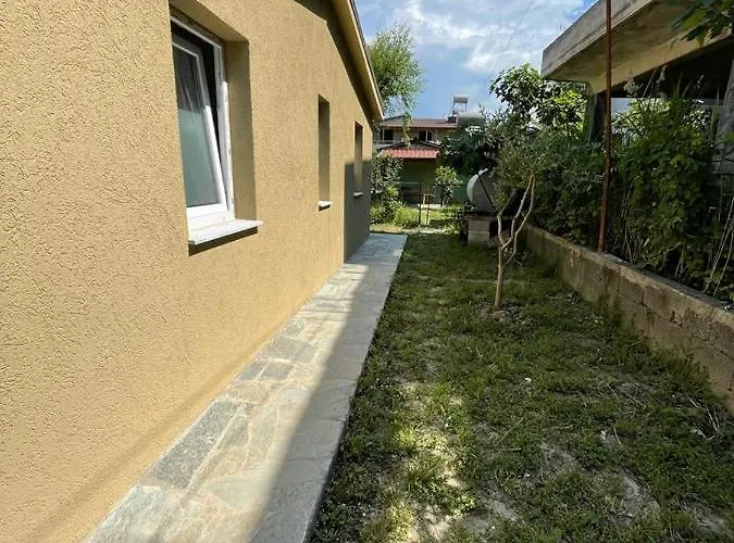 Cozy Wooden House Villa Durrës